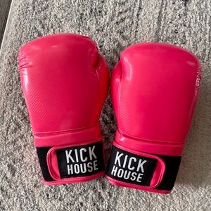 KickHouse Hot pink boxing gloves